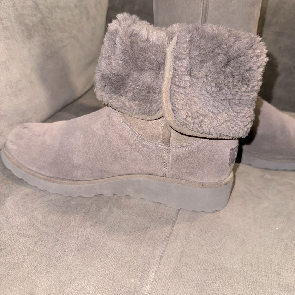 UGG Australia
Women's Classic Short Boots - Grey size 8 - Picture 7 of 13